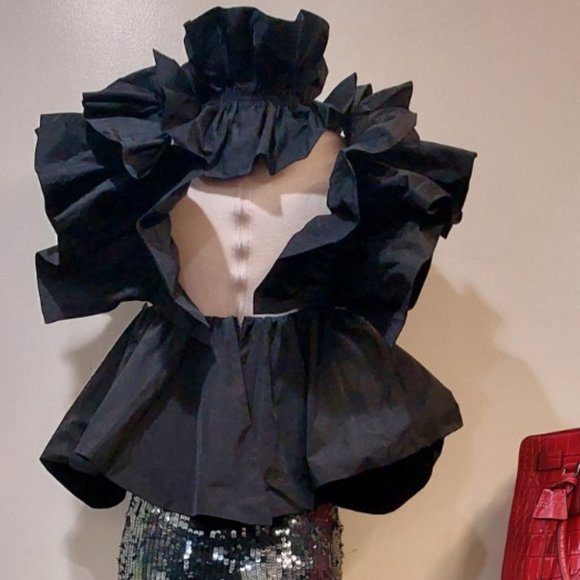 💥STUNNINGLY BEAUTIFUL💥 Ruffle Trim Corset Top in Black - Picture 10 of 15